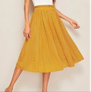NWOT Swiss Dot Elastic Waist Skirt